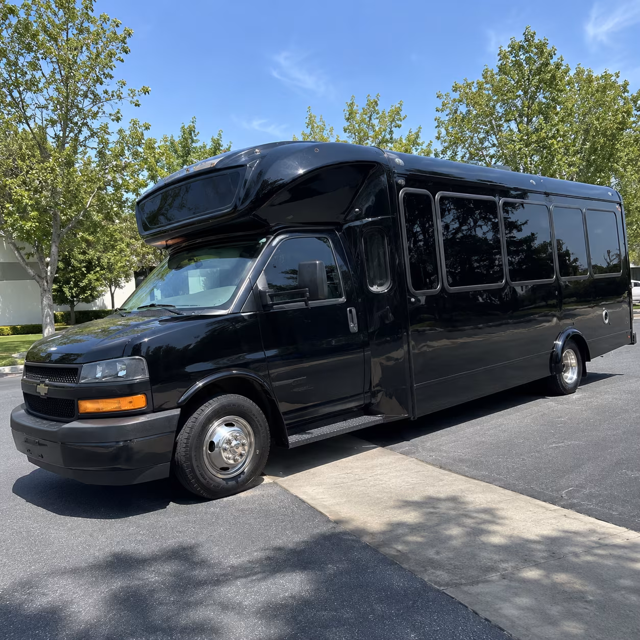santa monica 15 passenger party bus